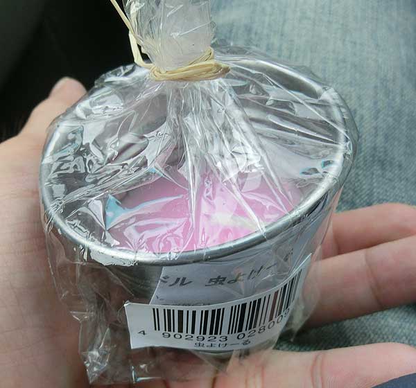１００円ショップのセリアで買える、花火に便利な虫よけキャンドル